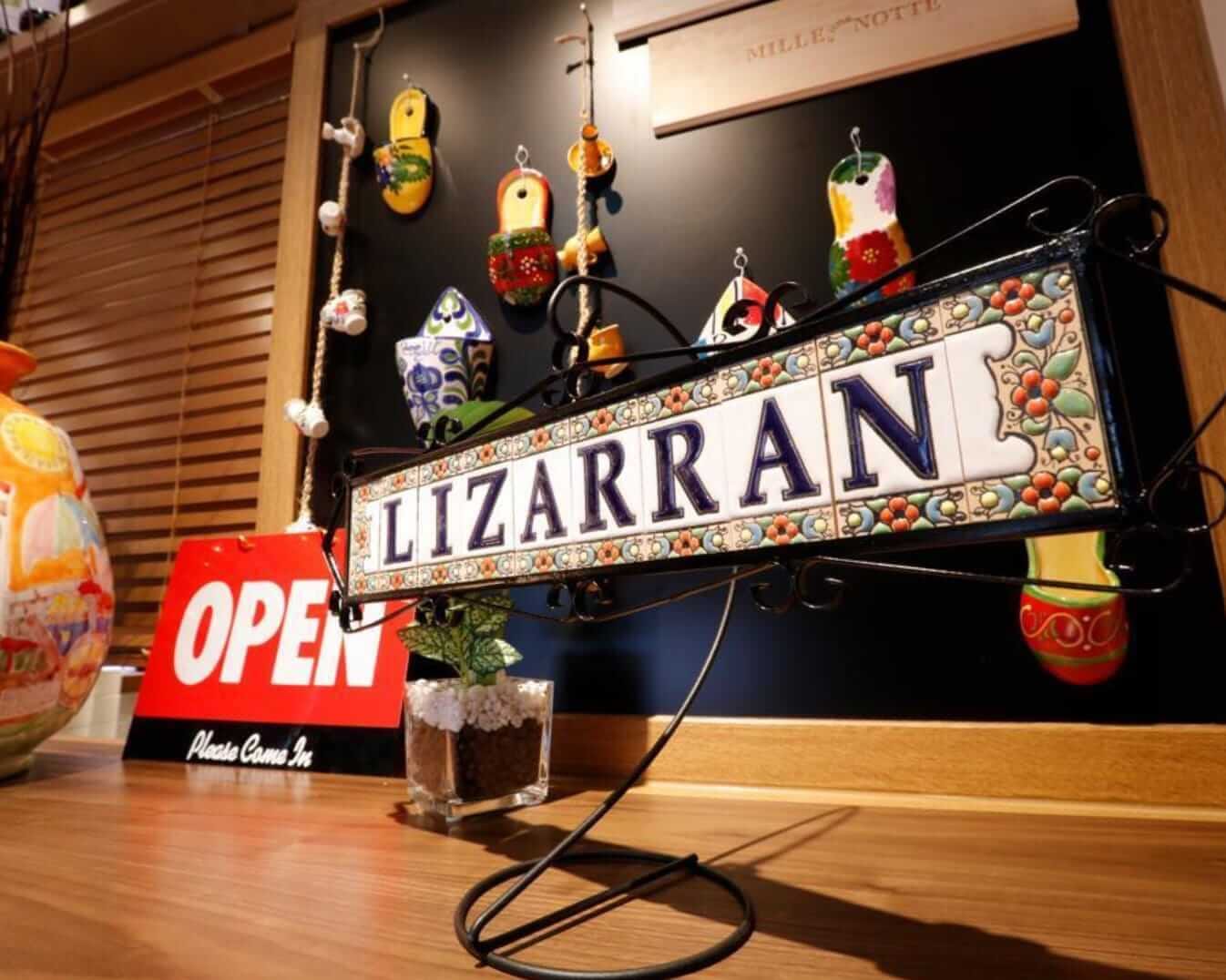 画像：LIZARRANの看板